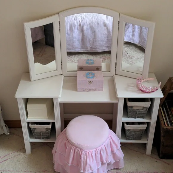 Pottery Barn Kids Madeline vanity